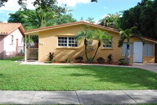 270 S Melrose Dr in Miami Springs, FL - Building Photo