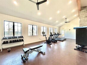 1830 NE Green Oaks Blvd in Arlington, TX - Building Photo - Building Photo