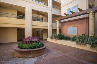 220 E Flamingo Rd, Unit 129 in Las Vegas, NV - Building Photo - Building Photo