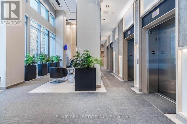 77 Mutual St in Toronto, ON - Building Photo - Building Photo