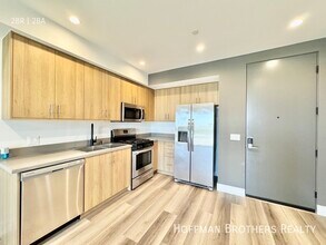 11155 Huston St, Unit 306 in Los Angeles, CA - Building Photo - Building Photo