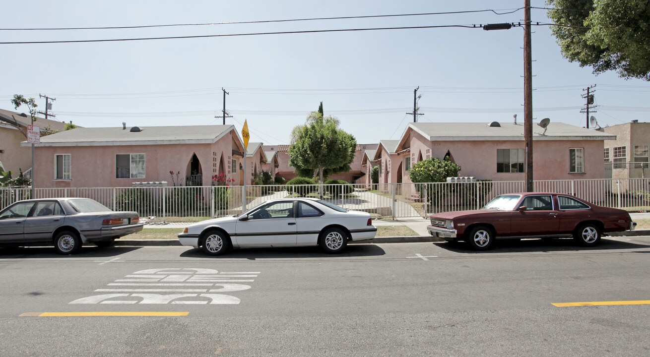 2738-2744 E 58th St in Huntington Park, CA - Building Photo