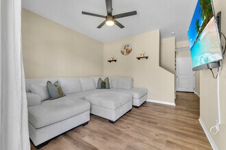 423 Green River St in Oxnard, CA - Building Photo - Building Photo