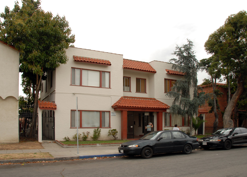 2067 Cedar Ave in Long Beach, CA - Building Photo