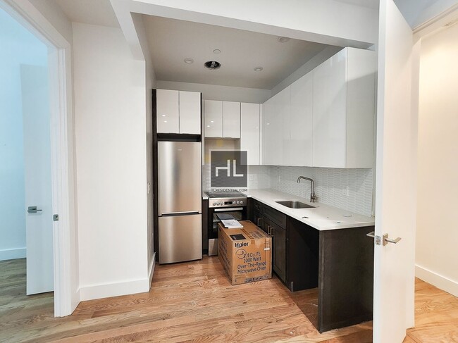 754 Grand St, Unit 3F in Brooklyn, NY - Building Photo - Building Photo