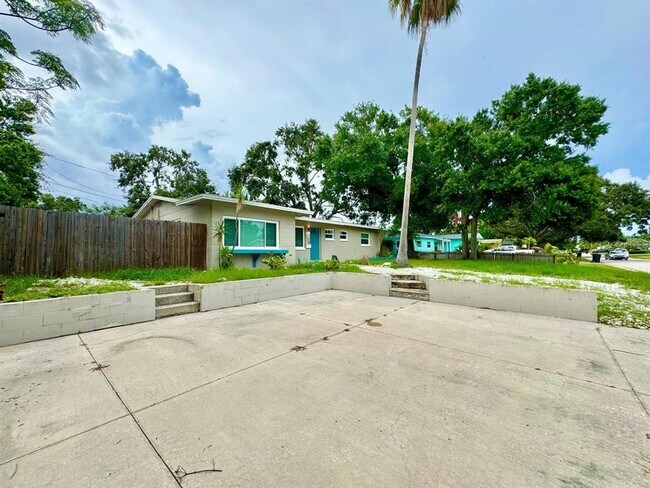 3957 Wahoo Dr SE in St. Petersburg, FL - Building Photo - Building Photo