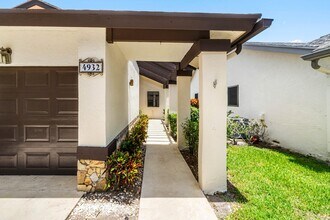 4932 Boxwood Cir in Boynton Beach, FL - Building Photo - Building Photo