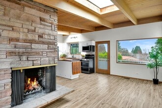 8240 S 114th St in Seattle, WA - Foto de edificio - Building Photo