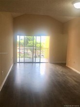 9715 Fontainebleau Blvd in Miami, FL - Foto de edificio - Building Photo