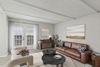 ReNew Highland Park in Midland, TX - Foto de edificio - Building Photo