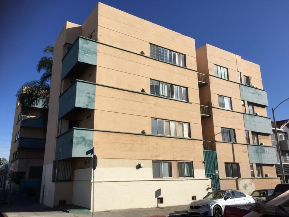 Marathon Apartments in Los Angeles, CA - Building Photo