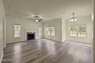 1004 Summerfield Ct in Jacksonville, NC - Building Photo - Building Photo