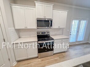 6642 Corryton St in Flowery Branch, GA - Building Photo - Building Photo