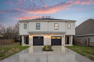 8218 Lawler St in Houston, TX - Building Photo