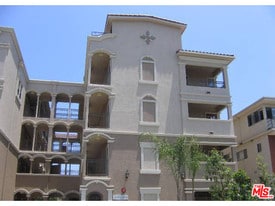 432 S Willaman Dr, Unit 202 in Los Angeles, CA - Building Photo