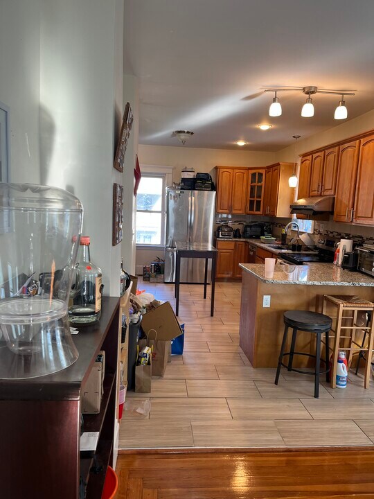 14 Bay State Ave, Unit 2 in Somerville, MA - Building Photo