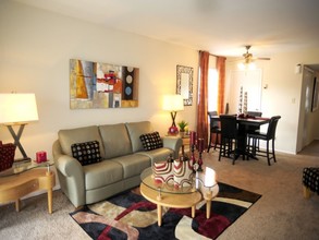 Pembroke Lake Apartments in Virginia Beach, VA - Foto de edificio - Interior Photo