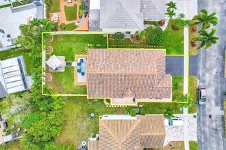 1975 NW 191st Ave in Pembroke Pines, FL - Building Photo - Building Photo