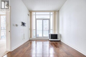 4065 Brickstone Mews in Mississauga, ON - Building Photo - Building Photo