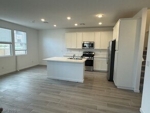 2552 Venetia Pointe St in Henderson, NV - Building Photo - Building Photo