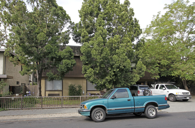 232 Elwood St in Redwood City, CA - Building Photo - Building Photo