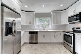 10131 NW 35th St in Coral Springs, FL - Building Photo