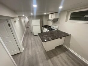 64 St Dunstan Dr in Toronto, ON - Building Photo - Building Photo