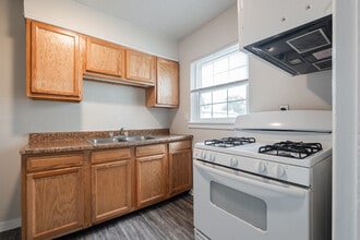 Beechmont Townhomes in Louisville, KY - Foto de edificio - Interior Photo