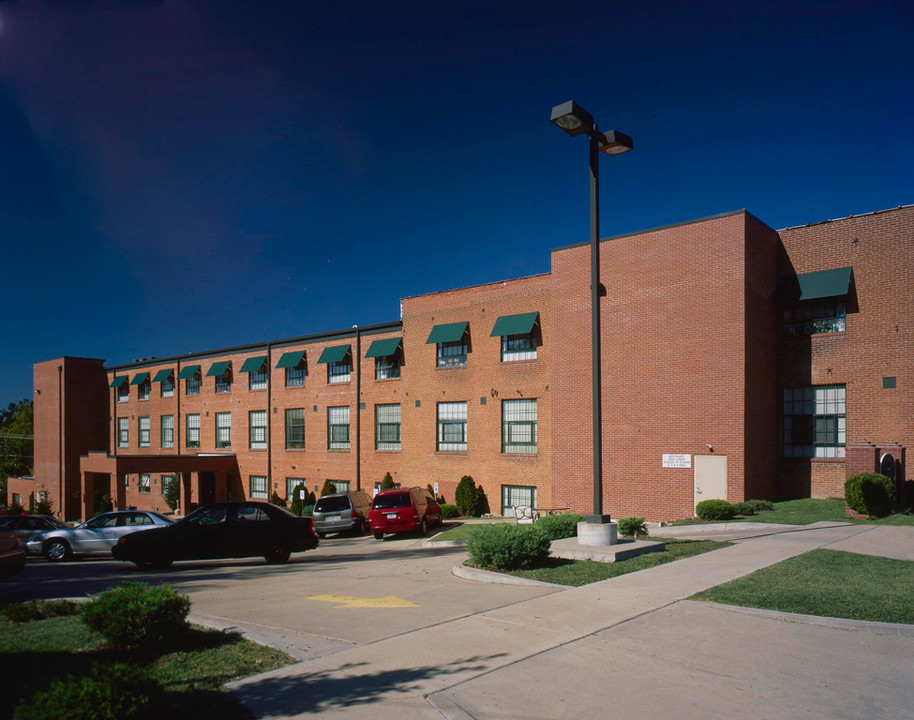 Macarthur Park Apartments in Washington, MO - Building Photo