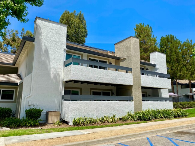 The Linden Apartments in Newbury Park, CA - Foto de edificio - Building Photo