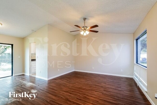 1032 Ridgeway Dr in North Fort Myers, FL - Building Photo - Building Photo