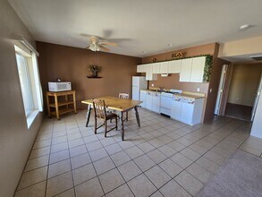 1290 W Cherokee Ln in Wickenburg, AZ - Foto de edificio - Building Photo