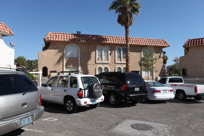 Tamarus Gardens in Las Vegas, NV - Foto de edificio - Building Photo