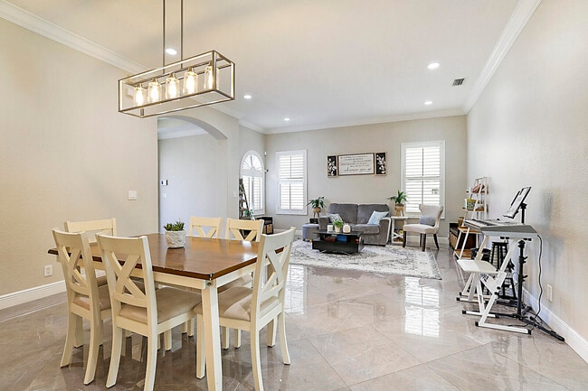 property at 7167 Ivy Crossing Ln
