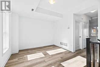 70 Kenesky Dr in Hamilton, ON - Building Photo - Building Photo