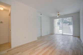 1136 Town Center Dr in Jupiter, FL - Building Photo - Building Photo