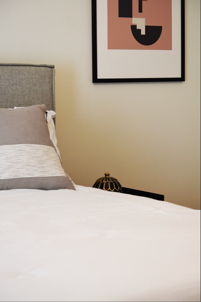 5625 W Jefferson Blvd in Los Angeles, CA - Building Photo - Building Photo