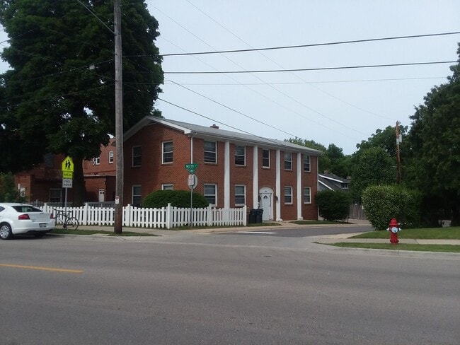 property at 2602 E Lawn Ct