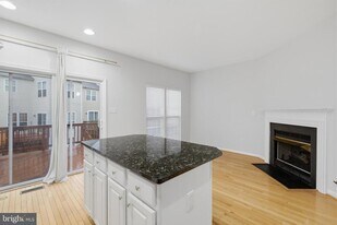 45570 Trestle Terrace in Sterling, VA - Building Photo