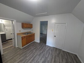 516 10th St in Elkhart, IN - Building Photo