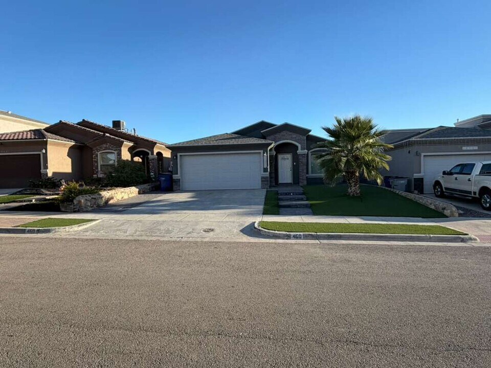460 Prime Desert Dr in El Paso, TX - Building Photo