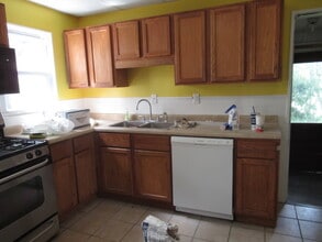 210 W Charles St in Champaign, IL - Building Photo - Building Photo