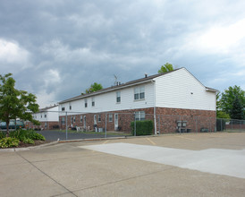 1017-1041 N Jefferson St in Medina, OH - Foto de edificio - Building Photo