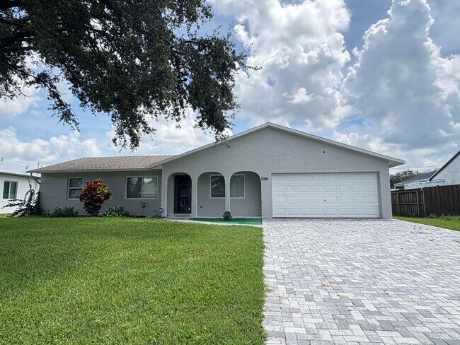 2281 SE Belvedere St in Port St. Lucie, FL - Building Photo - Building Photo