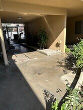 Collinswood Apartments in Tarzana, CA - Foto de edificio - Building Photo