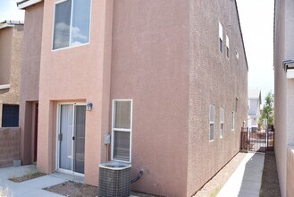 3672 Moonlit Beach Ave in Las Vegas, NV - Foto de edificio - Building Photo