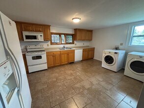 213 Landsdowne St in Blacksburg, VA - Foto de edificio - Building Photo