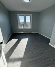 503 E Main St in Bridgeport, CT - Foto de edificio - Building Photo