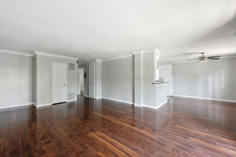 Chateau Barry Apartments in Los Angeles, CA - Building Photo - Interior Photo