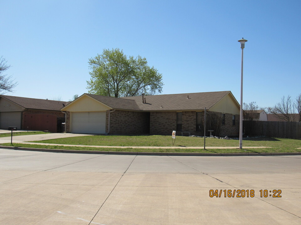6514 SW Brookline Ave in Lawton, OK - Building Photo